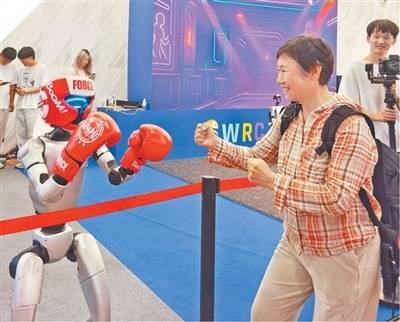 皇冠信用平台出租出售_在世界机器人大会上感受“未来已来”（新时代画卷）