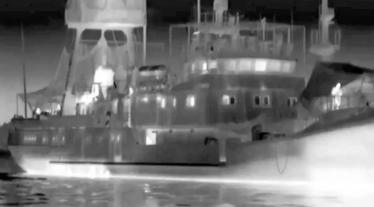 费德列斯达vs海於格松_俄罗斯借鉴乌克兰战术费德列斯达vs海於格松，利用载满炸药无人艇突袭，成功击沉3500吨乌军舰