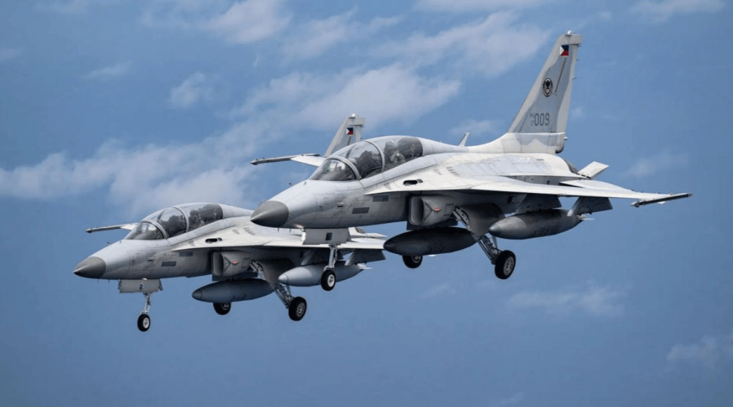 卢博斯福尔曼vs吉里.哈维尔._中国靠近仁爱礁军舰卢博斯福尔曼vs吉里.哈维尔.,就越过菲律宾红线?菲军:有能力击沉敌舰