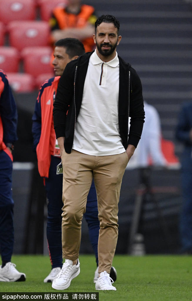 足球平台出租代理_卡塞米罗被罚下足球平台出租代理,曼联英超首位半场进球后红牌球员的背后故事