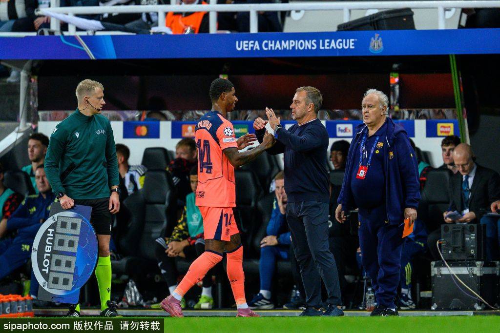 皇冠信用盘怎么注册_姆贝乌莫：曼联新宠闪耀老特拉福德皇冠信用盘怎么注册，再揭安东尼致命失误