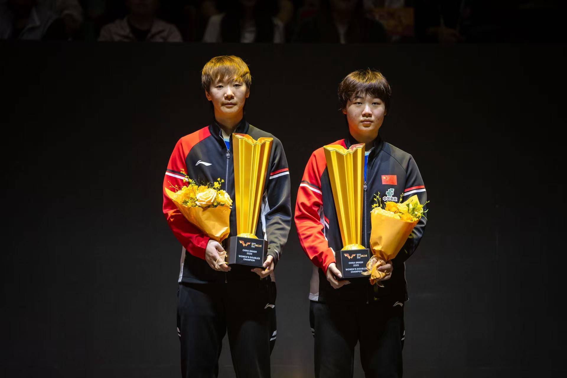 皇冠代理怎么拿_WTT中国大满贯曼曼组合女双登顶 王曼昱:有时候需要有人能够扛住