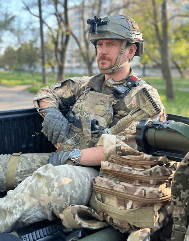 皇冠信用APP下载_乌军一英国雇佣兵返乡后开枪自杀：年仅40岁皇冠信用APP下载，曾在前线失去左腿