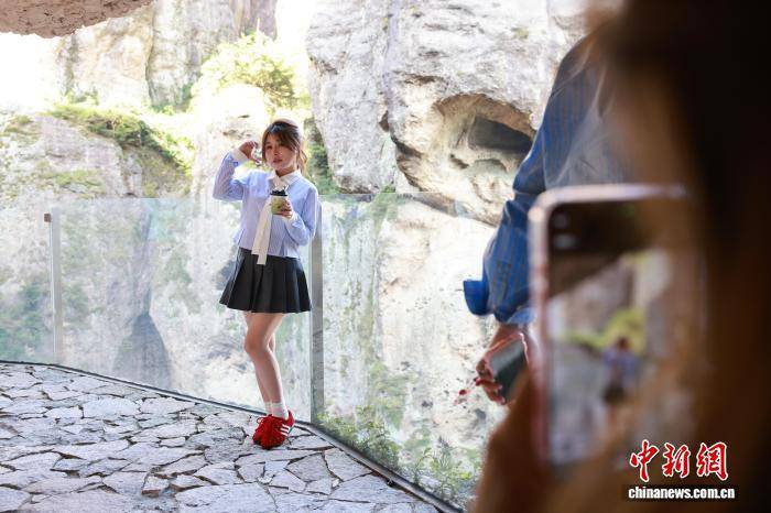 如何代理皇冠信用
_浙江温州乐清雁荡山：悬崖咖啡助力传统景区焕新出圈