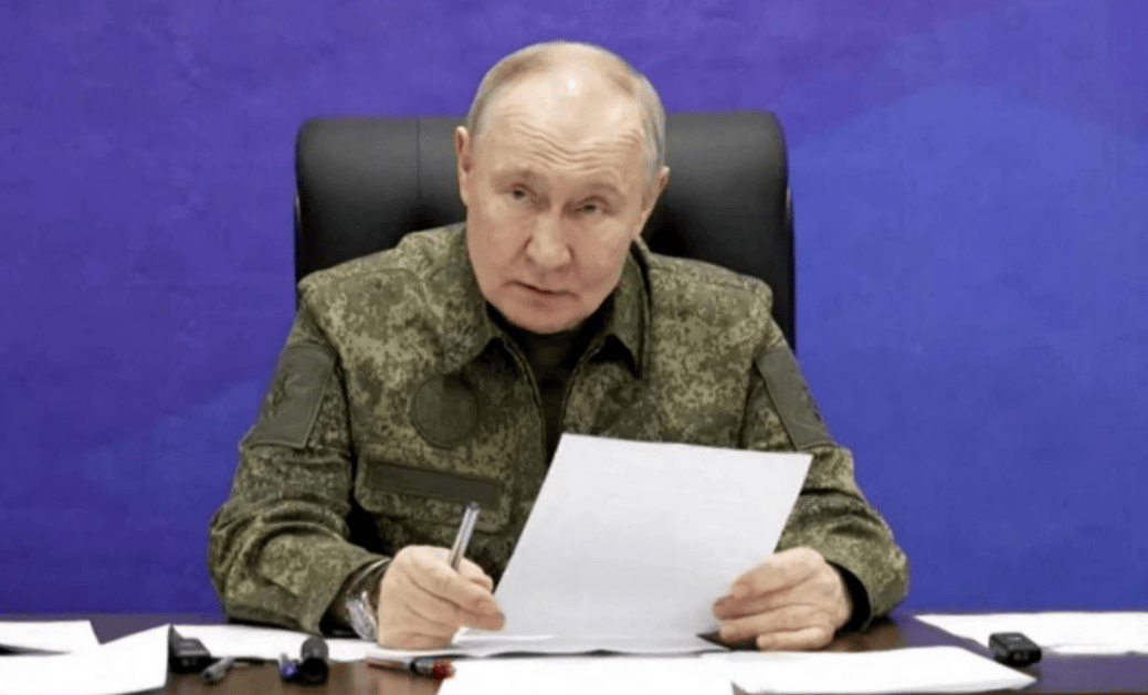 迈阿密热火vs洛杉矶快船_俄军宣布攻克红军城迈阿密热火vs洛杉矶快船，大批乌军尸横遍野，普京亲自视察前线：乌军这是白白送死！