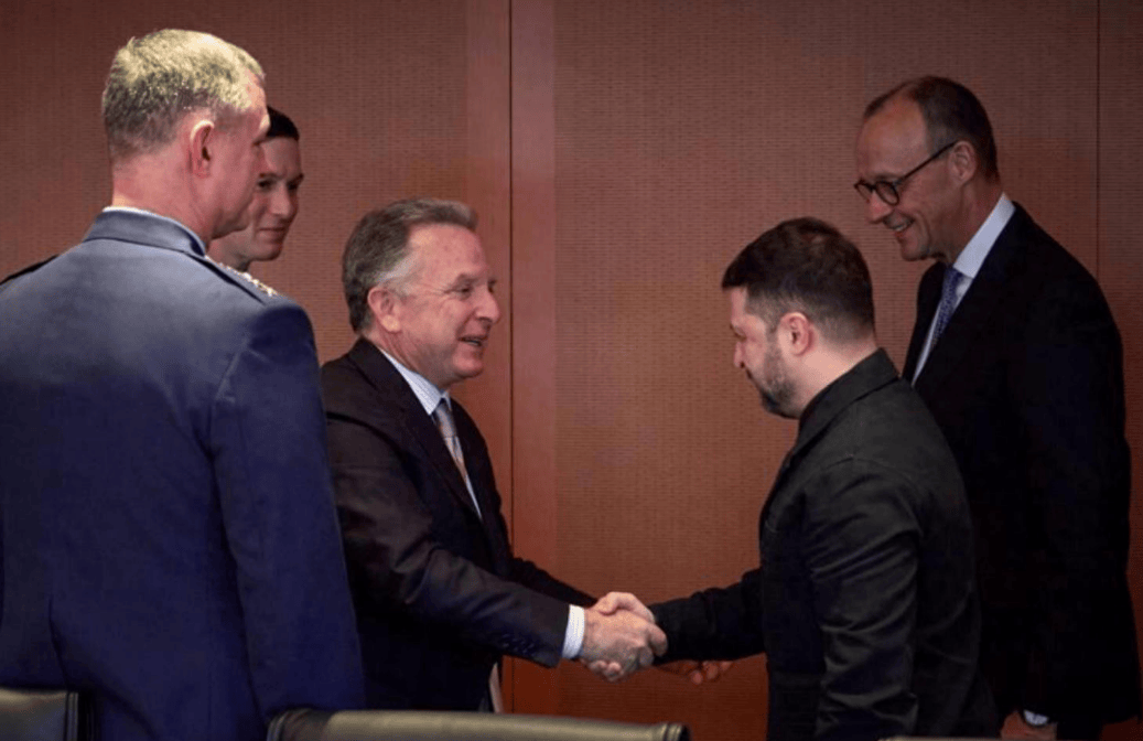 皇冠皇冠足球平台
_美乌德三方谈判皇冠皇冠足球平台
,泽连斯基惨遭拒绝,美国这位新面孔或将决定大局