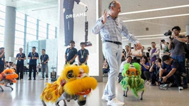 皇冠信用网注册网址_一键下单皇冠信用网注册网址！机器人要来给你“打工”啦｜新民侨梁