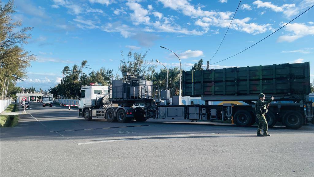 hga050皇冠手机登入_8个台军中将通报:解放军89架战机出击hga050皇冠手机登入,055开火,075舰逼近台岛