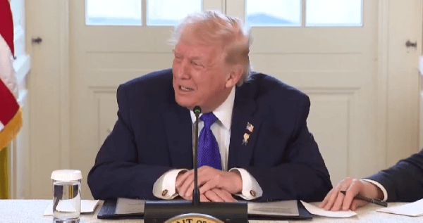 皇冠信用网
_特朗普直接把纸条内容念出来了皇冠信用网
,鲁比奥快“碎”了…