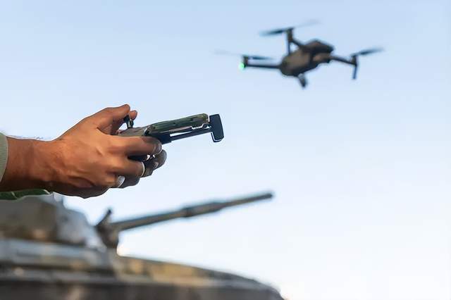 皇冠信用网_和美军差距很大皇冠信用网?官媒:无人机首次引导054B舰炮对陆攻击