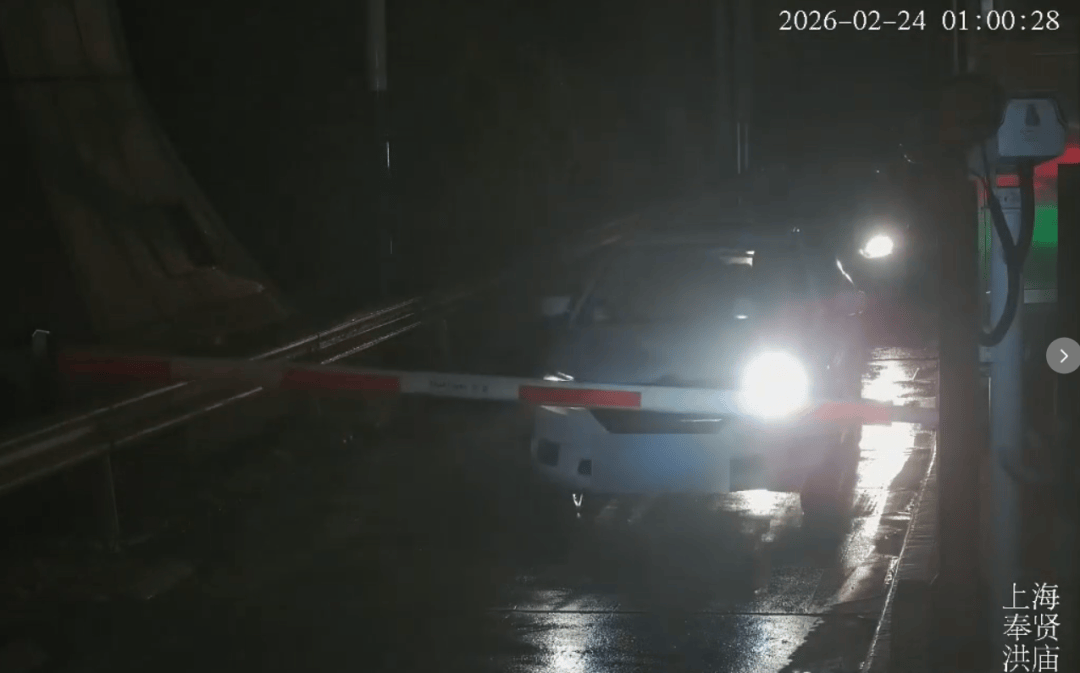 信用盘怎么开户 _奇葩！上海一车主认为“进服务区”就是“出高速”信用盘怎么开户 ，不肯付208元通行费，还大闹收费站！