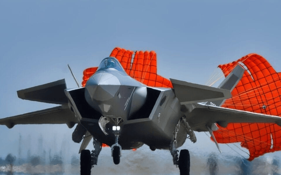 皇冠信用盘会员开户 _伊朗还没投降皇冠信用盘会员开户 ，美媒就迫不及待宣布：F22和F35“领先”歼20和歼35